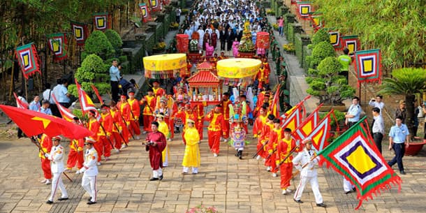 Top 6 lễ hội cổ truyền nổi tiếng nhất tại Việt Nam dịp tháng 3 Âm lịch - Đi chơi hội ngay nào!