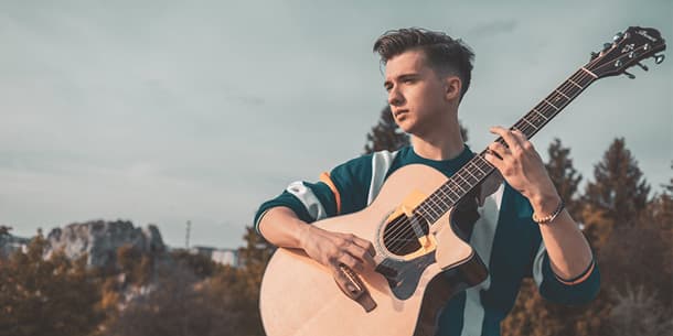 Kỹ thuật chơi guitar độc đáo của Marcin Patrzalek - thần đồng âm nhạc đến từ Ba Lan